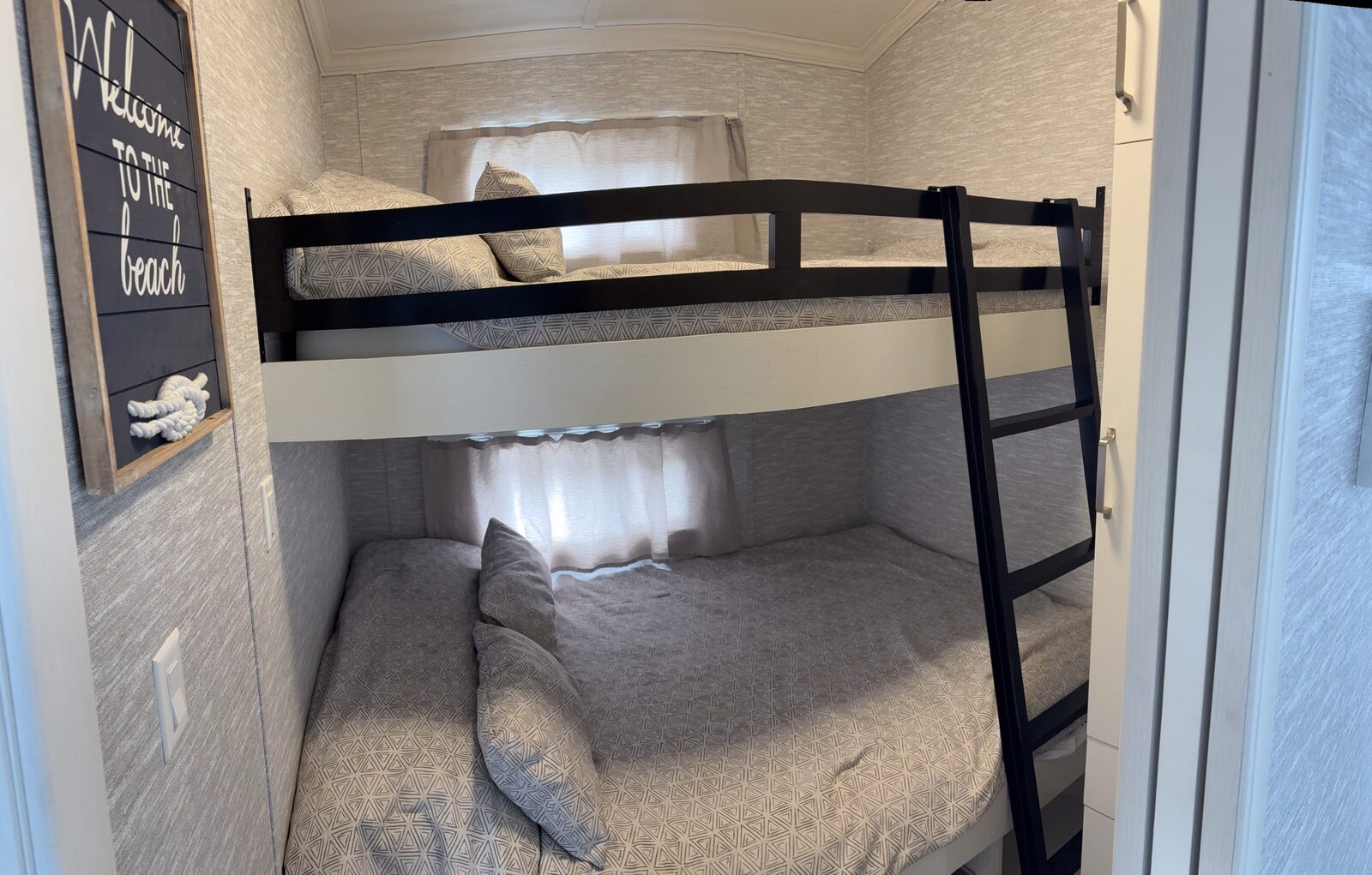 Second bedroom with single-over-double bunk beds